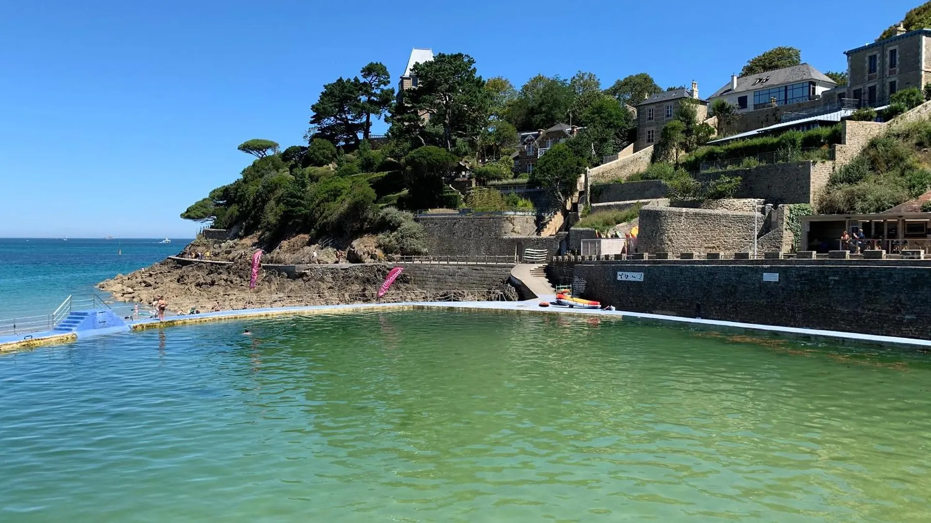La Vicomté-sur-Rance La Maison Rose At Lyvet Port Is A Beautiful Pet Friendly Riverside Gite Close To Dinan Sleeps 6 0*, La Vicomté-sur-Rance